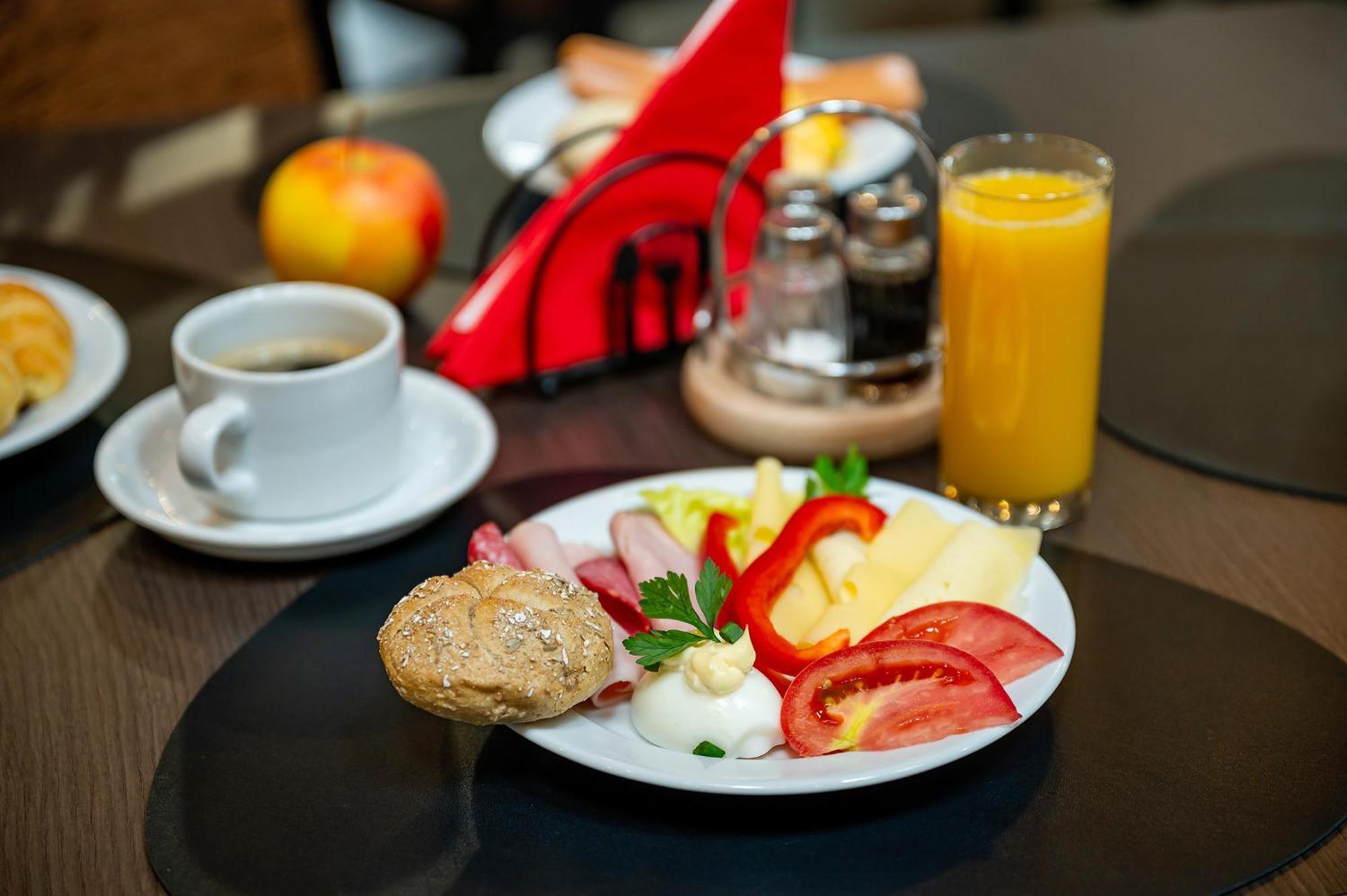 Hotel Dworski Galaktyczny Park Warzymice 외부 사진