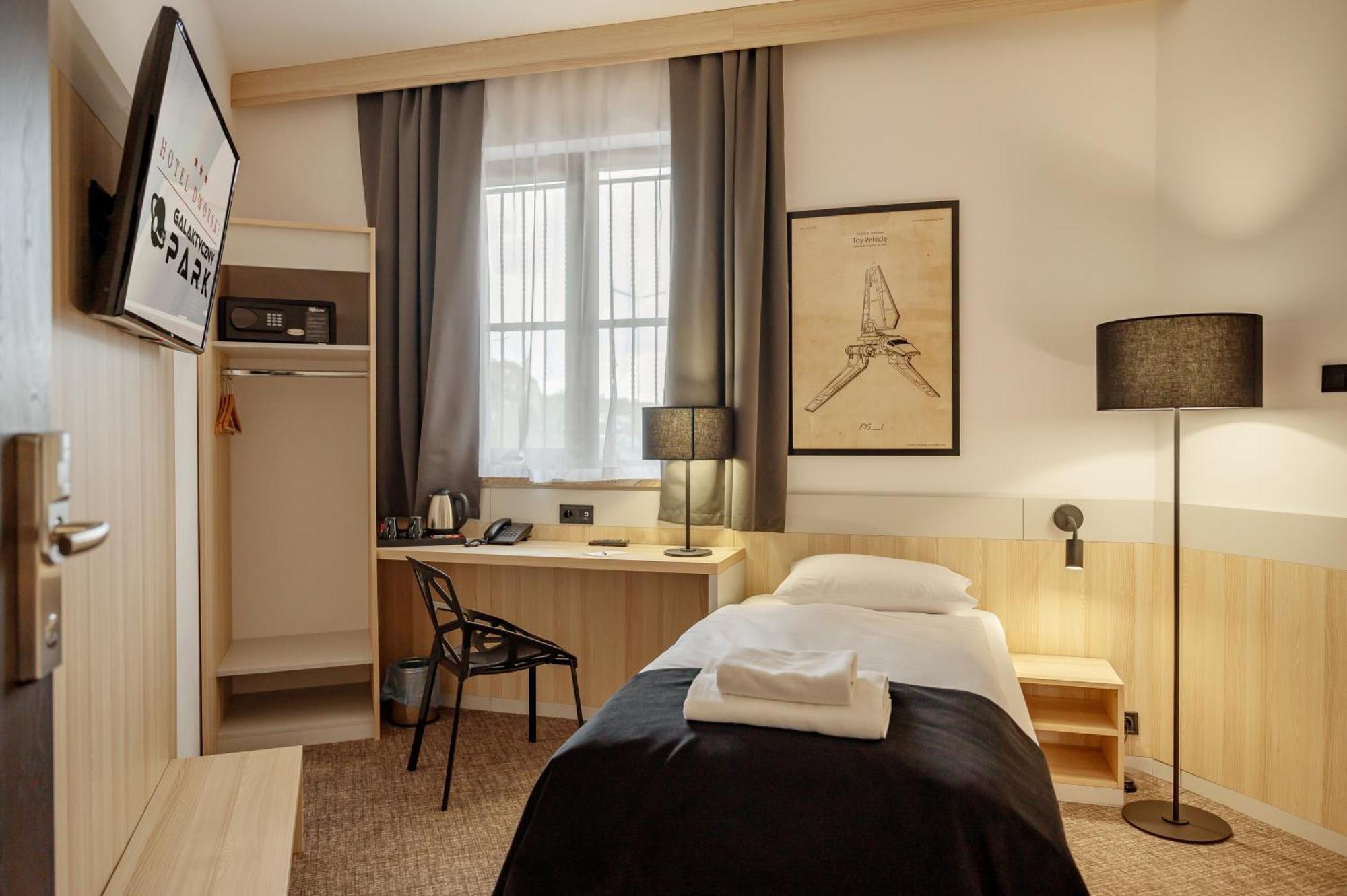 Hotel Dworski Galaktyczny Park Warzymice 외부 사진