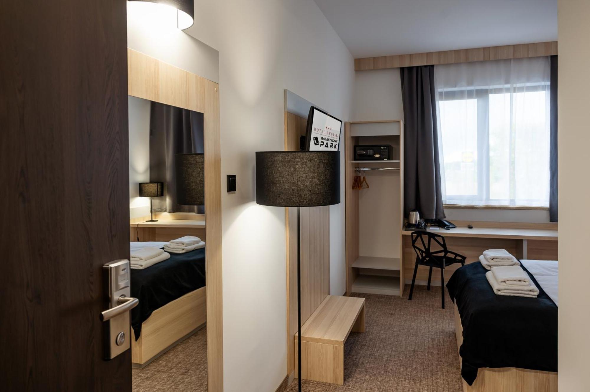 Hotel Dworski Galaktyczny Park Warzymice 외부 사진
