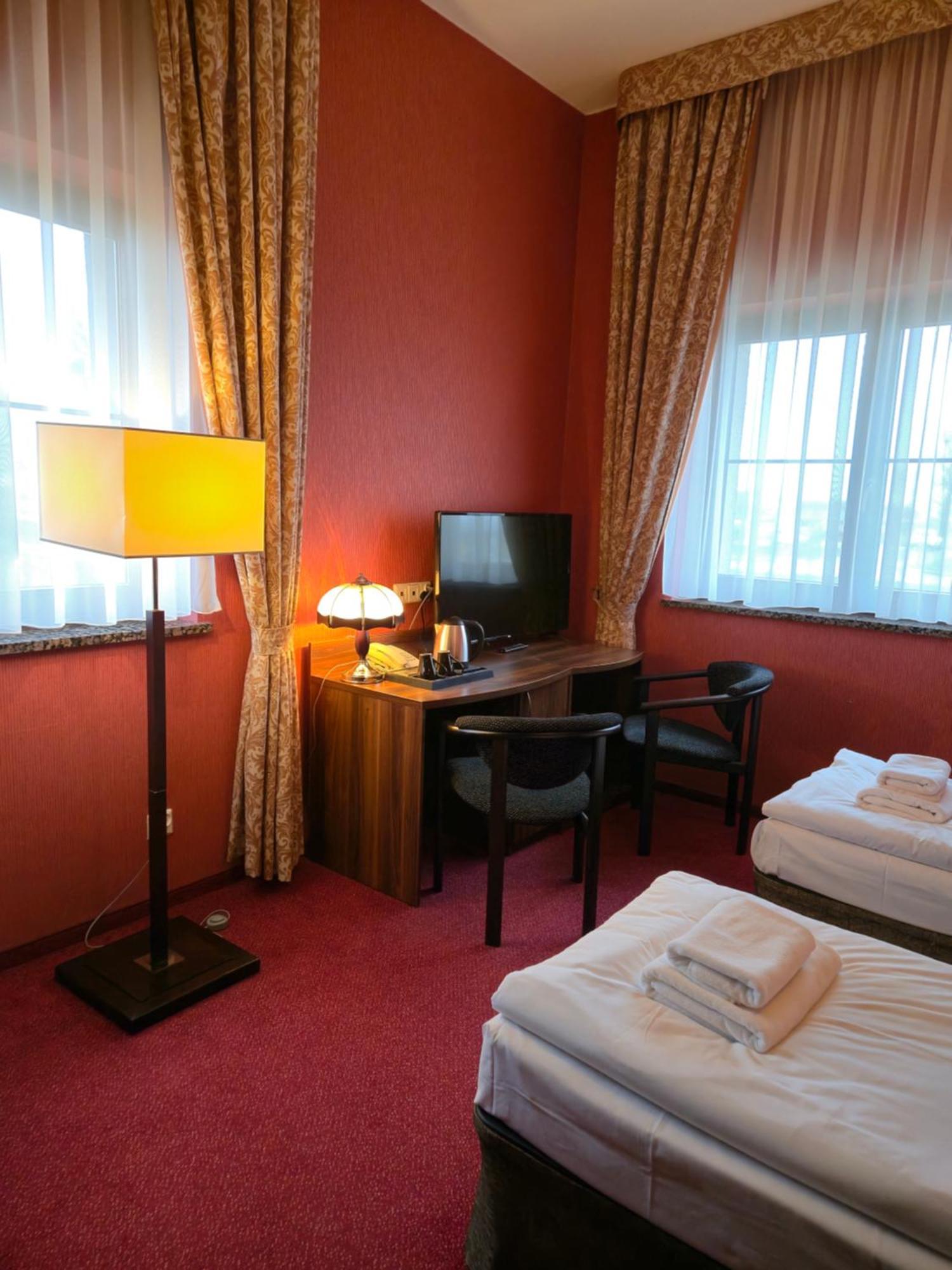 Hotel Dworski Galaktyczny Park Warzymice 외부 사진