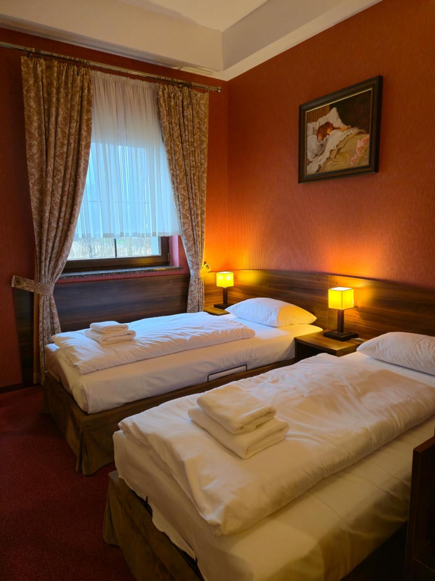 Hotel Dworski Galaktyczny Park Warzymice 외부 사진